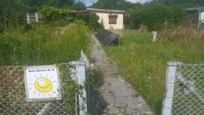 Aufgestellte Balkon-Solaranlage – Foto Nr. 1 bis 4